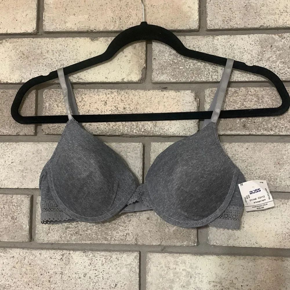 3for$20 NWTA Bra has underwire 34B